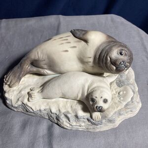 Boehm Porcelain Harbor Seal With Pup 20117 Made In England  Ivory Gray